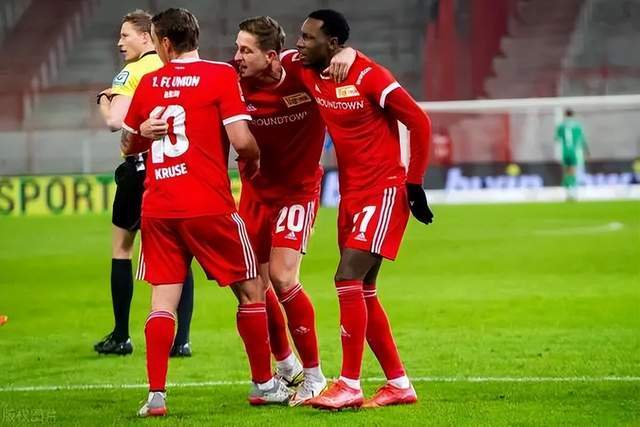 欧冠-莱万梅开二度奥尔莫破门 巴萨3-0布雷斯特